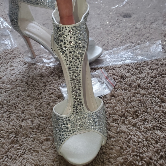 Heels - Picture 2 of 4